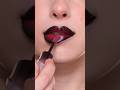 Schwarz Roter Glänzender Ombre Lippenstift Look Swatch Lippenstift Lippenswatches Schwarz Roter Glänzender Ombre Lippenstift Look Swatch Lippenstift Lippenswatches