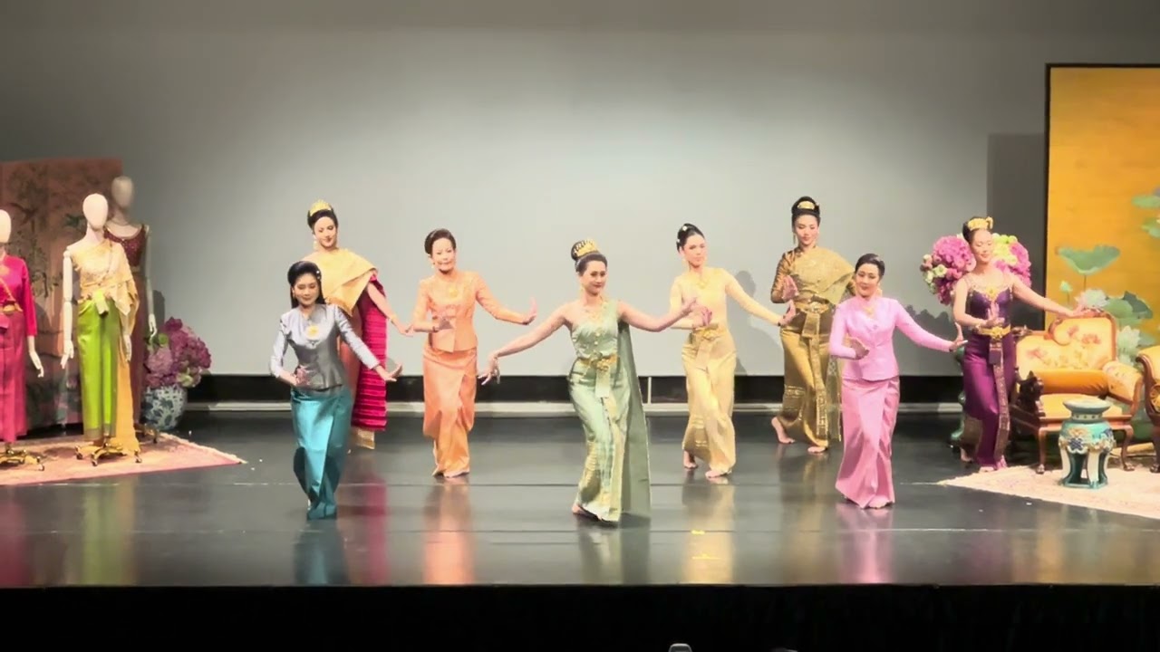 การแสดงชุด ระบำชุดไทยพระราชนิยมแสดงโดย สถาบันบัณฑิตพัฒนศิลป์