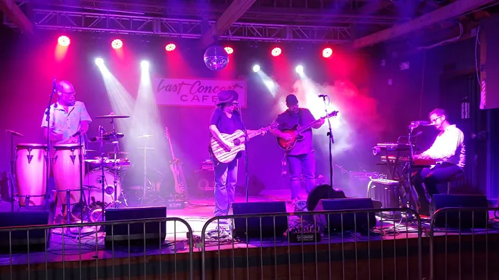 Lisa Blaylock and Randy Wall play at the Lilly Bla...