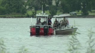 Search continues for man missing in Mississippi River