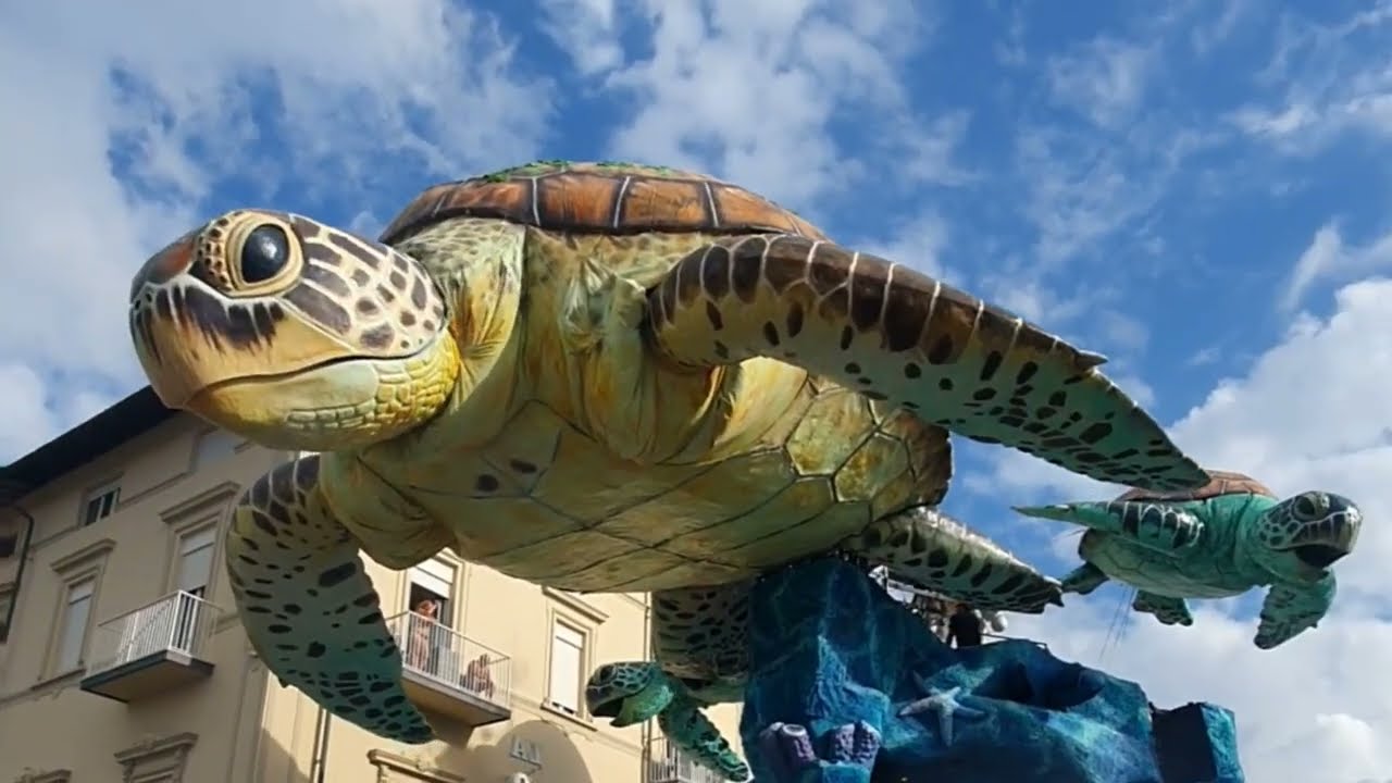 CARNEVALE UNIVERSALE di VIAREGGIO 2021 - Luca Bertozzi - "Sotto sotto"