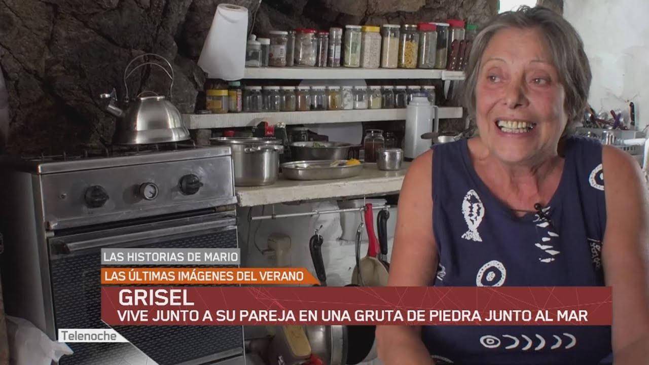 Grisel vive junto a su pareja en una gruta de piedra junto al mar