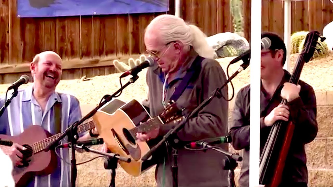 Guarda The Kingston Trio "Scotch n' Soda" Live @ Dreamweaver Amphitheater - Director: Chip Miller su YouTube Guarda The Kingston Trio "Scotch n' Soda" Live @ Dreamweaver Amphitheater - Director: Chip Miller su YouTube