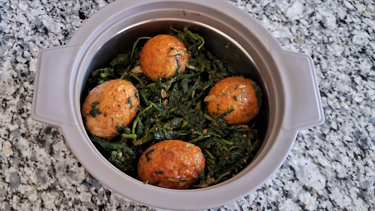 Kashmiri style Haakh Saag|| Hara Saag with Boiled Eggs|| Kashmiri dish😋
