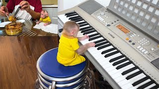 Super monkey! Monkey BiBi learns to play the organ and helps dad cook!