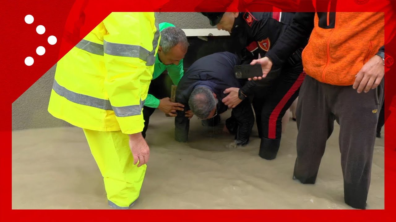 Cesena, uomo intrappolato in un seminterrato è tratto in salvo dai residenti