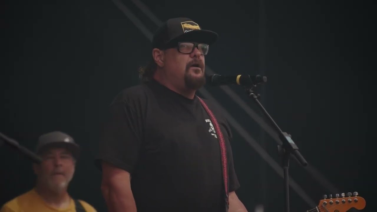 Sublime - "Same in the End" Live at Vans Warped Tour w/ Fletcher Dragge of Pennywise