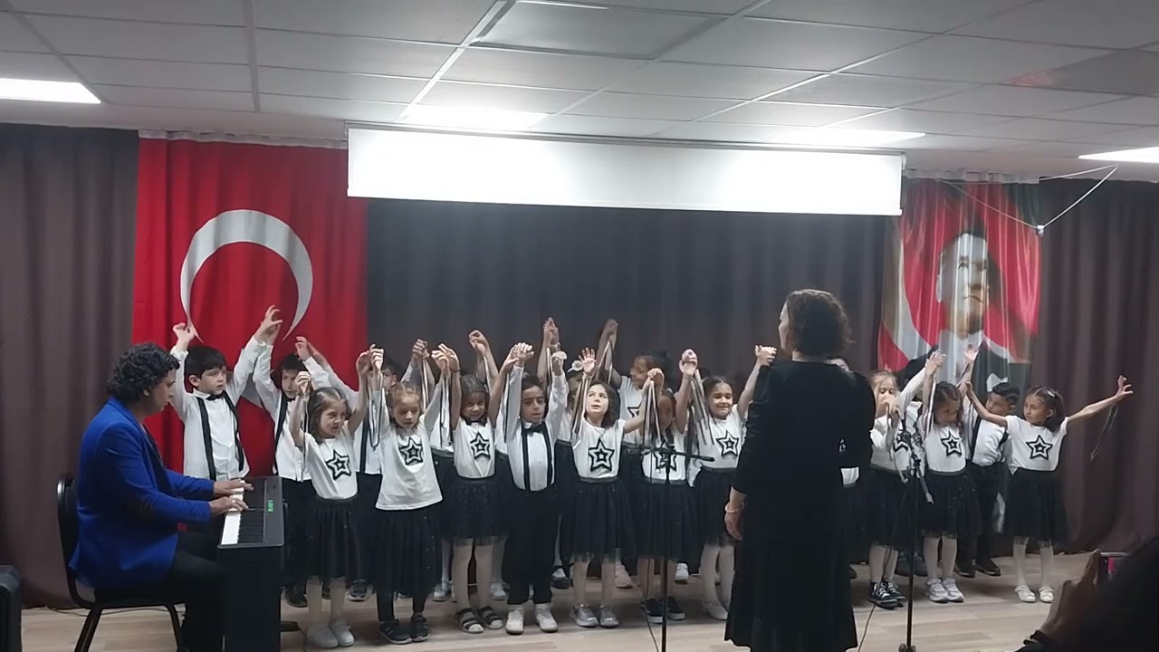 Şehit Burhan Açıkkol İlkokulu 1-B Okuma Bayramı Koro