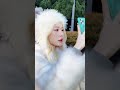 This Chinese woman s face on the streets of South Korea is as bright as that of South