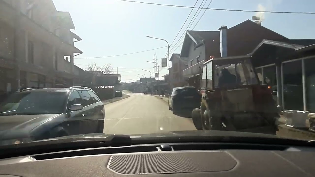 Einmal durch die Stadt Kozarska Dubica (Serbische Republik in Bosnien).