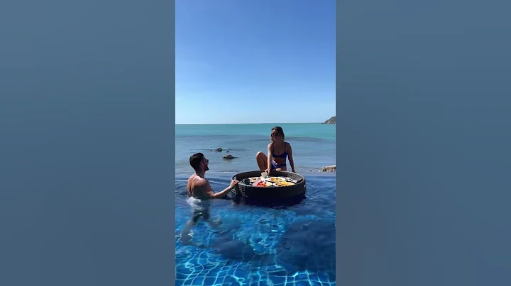Floating Breakfast Goals at @noraburikohsamui 🍳🥞😍 #couplegoals #travel #thailand