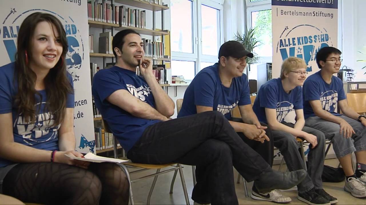 schuler shoes Bülent Ceylan für Alle Kids sind VIPs an der Friedensburg-Oberschule in Berlin