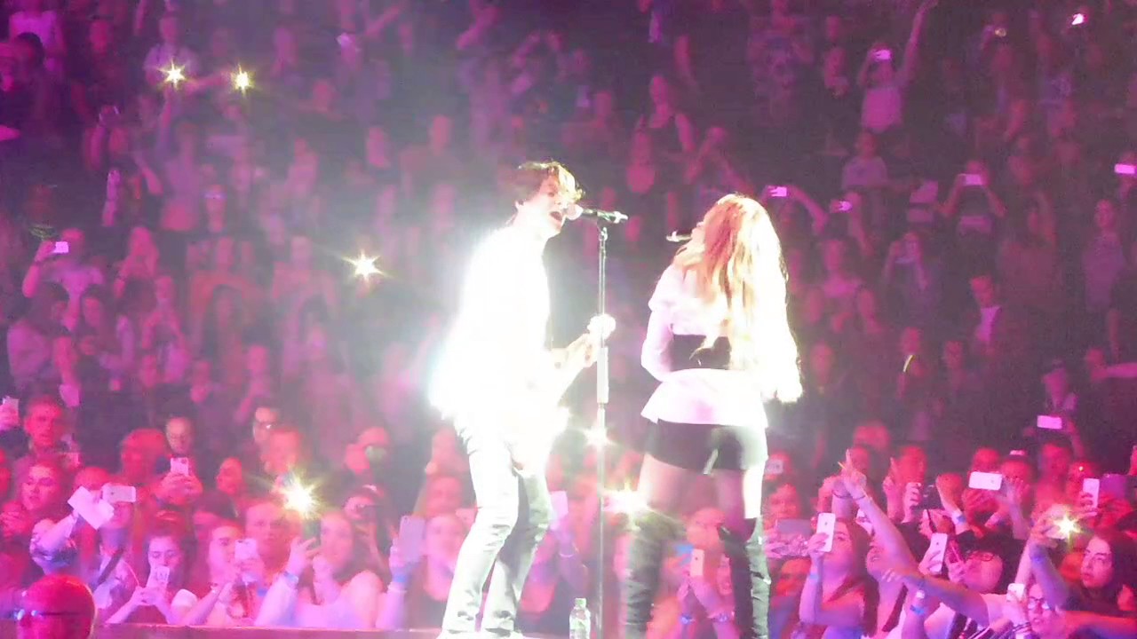 Somebody to You- -The Vamps & Sabrina Carpenter
