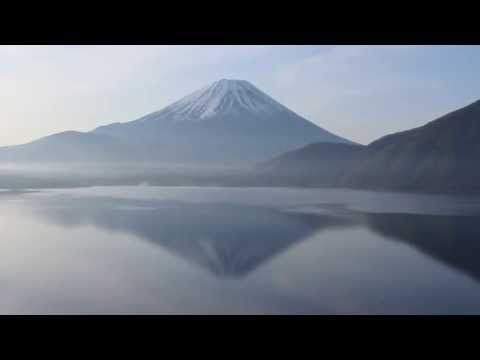 微速度撮影／本栖湖-逆さ富士出現　Time lapse／Upside down Fuji appearance in Lake Motosu．