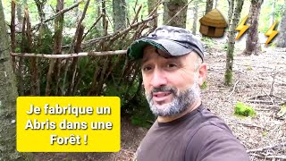 JE FABRIQUE UN ABRIS EN FORÊT - J&#39;Y PASSE LA NUIT