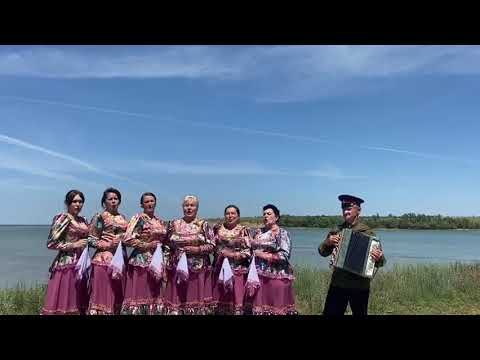 Казачка вольная степи широкие текст. Песня казачка вольная. Казачка вольная степи широкие. Мы казачки вольные песня слушать. Казачка вольная степи широкие.
