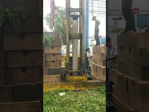 Video công tác ép cọc bê tông cốt thép 250x250 - youtube