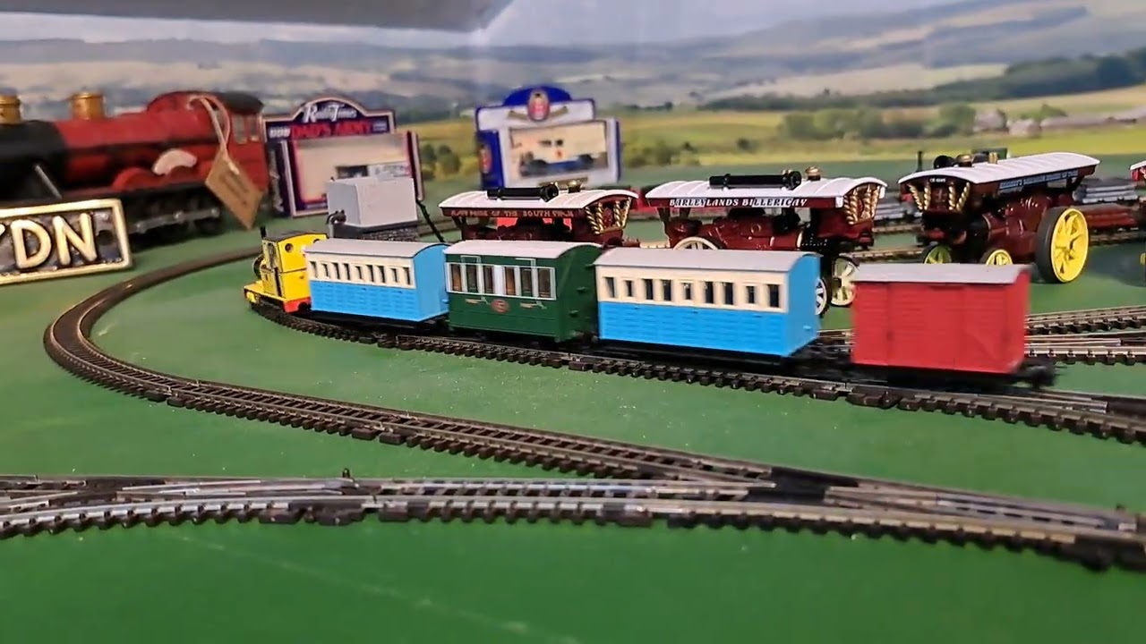 Bachmann Yellow Rheneas Pulling green , 2 blue coaches and red box