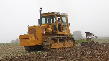 Caterpillar D6D & D4E SA VHP | Classic Crawlers | 8f Dowdeswell plough | Steel Tracks at Work DVD