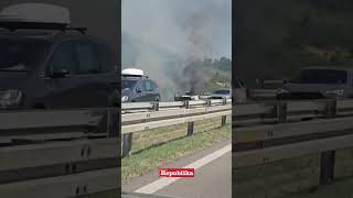 Automobili se zapalili nakon sudara na auto-putu! #republikahronika #sudar #shorts Automobili se zapalili nakon sudara na auto-putu! #republikahronika #sudar #shorts