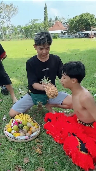 Lho kok? Entul GWSM kesurupan minta nanas 🍍😂