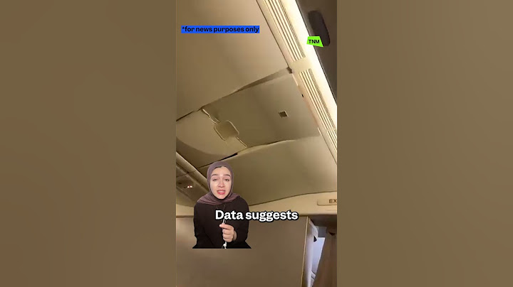 What happened when Singapore Airlines flight hit turbulence?