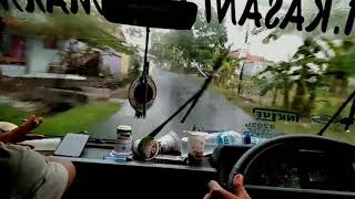 Story WA supir l300 saat hujan