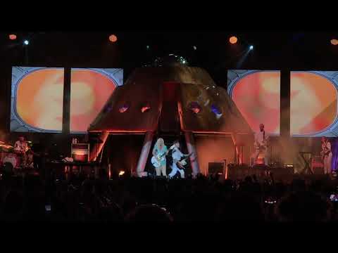 Kesha - Timber - Live In Prior Lake, Mn