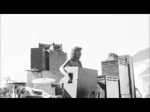bruce-springsteen-band-playing-"you-mean-so-much-to-me"-1971-07-10