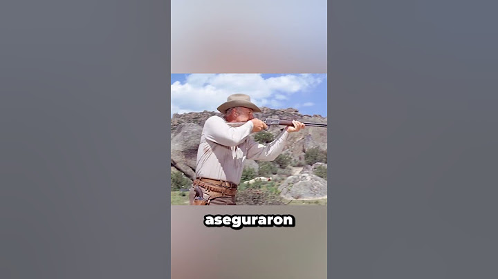 Los soldados enterraron a los cautivos en el suelo, dejando sólo sus cabezas expuestas#película