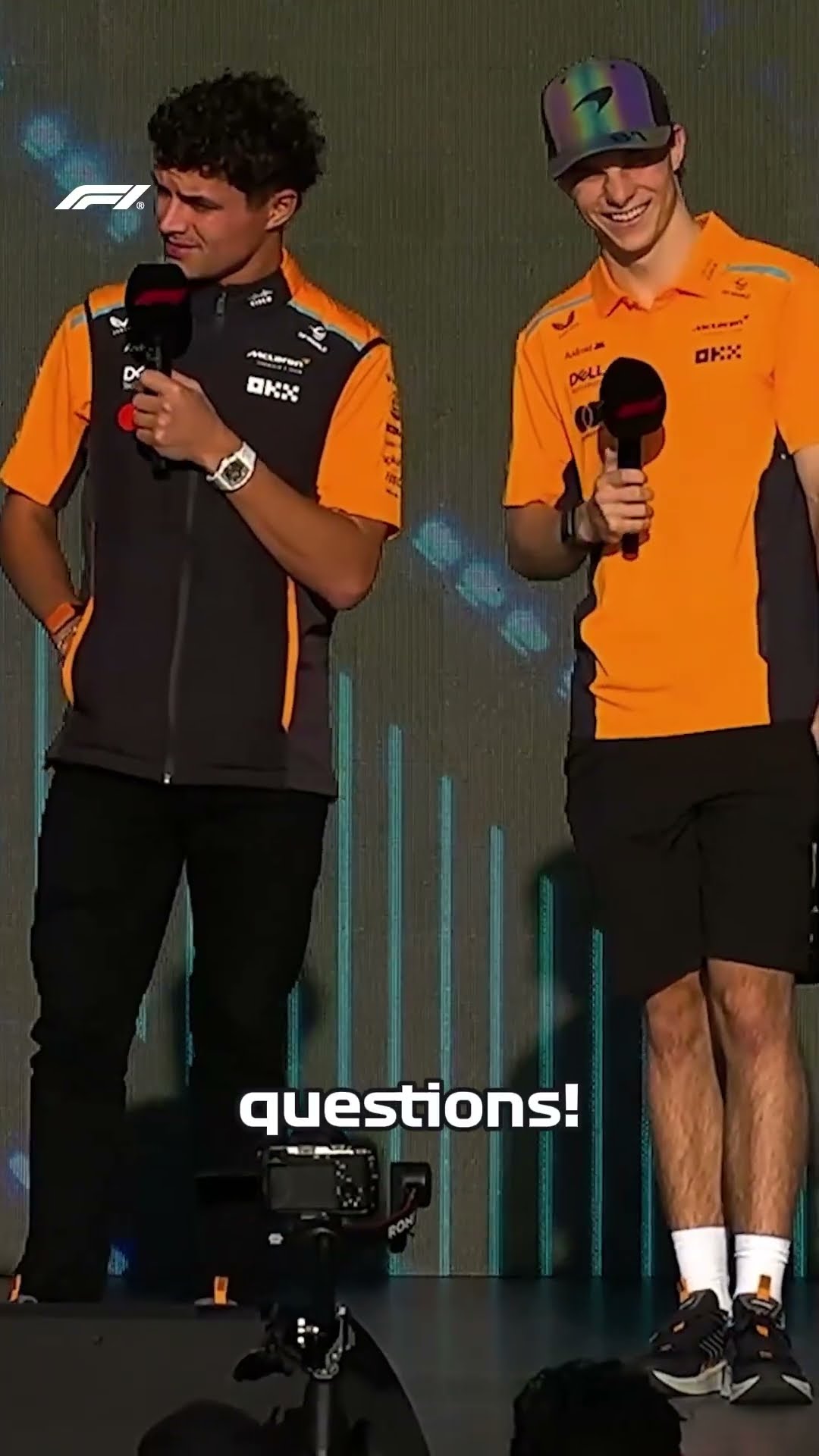 Absolute Chaos On The Fan Stage ?