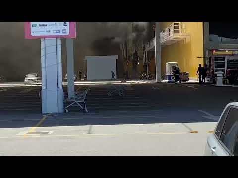 Incêndio atinge supermercado em Florianópolis
