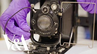 ASMR at the museum | Clicking the shutter on Paneth&#39;s plate camera | V&amp;A