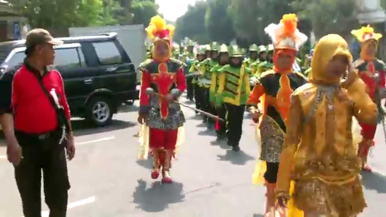DRUMBAND ASYRUN NADA SMP DARUL ULUM 5 JOMBANG