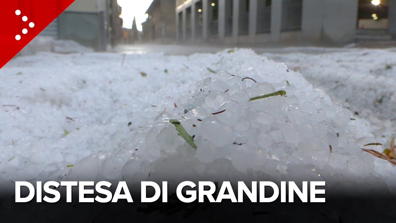Maltempo, super grandinata si abbatte su Turbigo (Milano), le strade diventano bianche