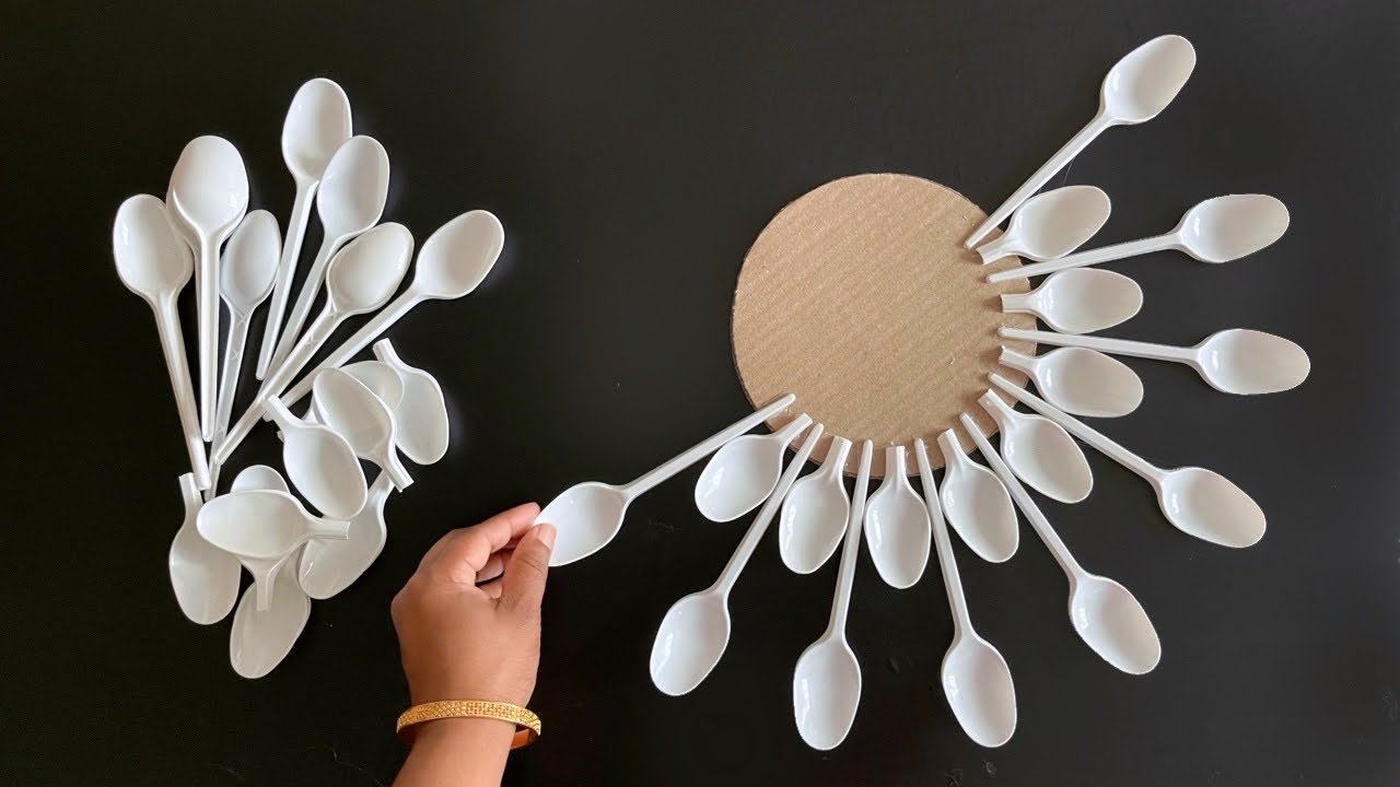 13 AMAZING WAYS TO CREATE CRAFTS WITH PLASTIC HANGERS – Only