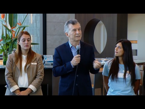 El presidente Mauricio Macri asistió a la inauguración de un hotel en Pilar