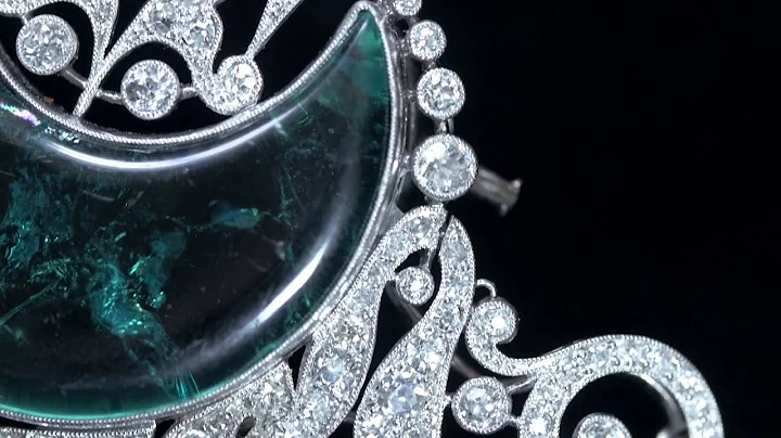Crescent Emerald Jewel