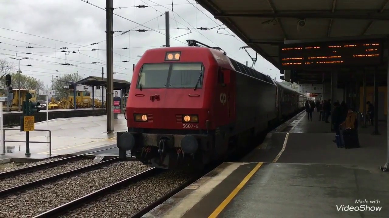 Diversos comboios em Coimbra-B (clima chuva)