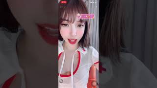 Dolly Chan Lè Lưỡi Vút Trụ Khiên Fan Tê Tái