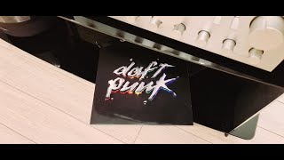 Слушаем "Daft Punk - Harder, Better, Faster, Stronger" LP на виниле