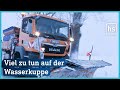 Unterwegs mit dem Winterdienst auf der Wasserkuppe | hessenschau