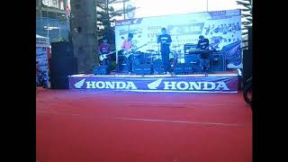 PRAU LAYAR (Versi Rock) Live at GOR UNY