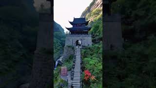 Jianmen Shu Road is difficult, with natural dangers. Jianmen Pass  Jianmen Pass  Cliffs and Cliffs