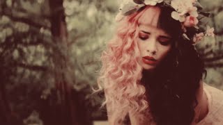 Melanie Martinez - Training Wheels (legendado)