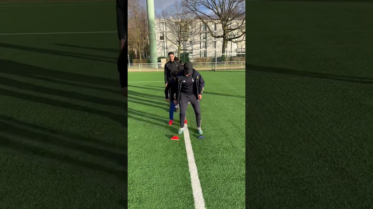 Qui va gagner la finale ? 😱😱 #challenge #humoristefrancais #24heures #humour #football #comedia