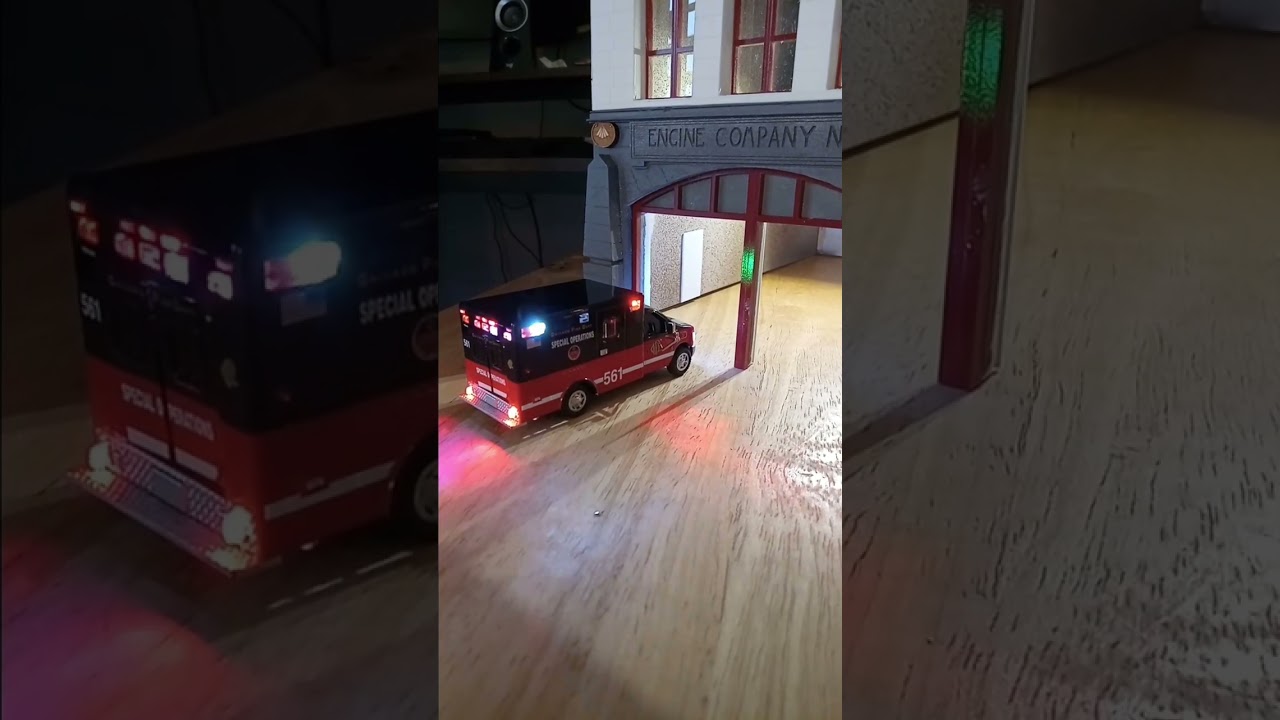 Code 3 Chicago Fire Dept. Special Operation with LED lights 1/64 scale