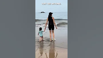 Family Films HORRIFYING Shark Attack In Mexico 
