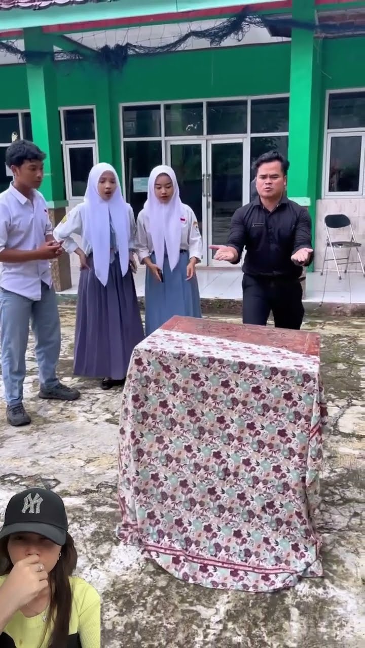 Pak guru bisa buat meja terbang ⁉️