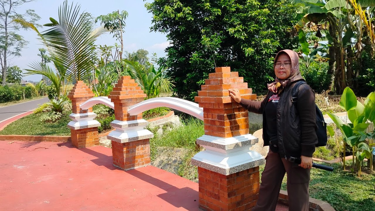 Indahnya Kebangetan Lembur Pakuan Hari Biasapun Tetap Saja Banyak Dikunjungi Warga Berdatangan